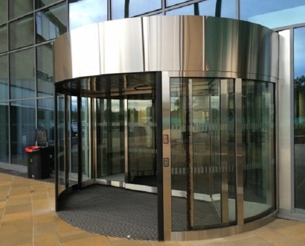 Sự tiến hóa trong công nghệ và thẩm mỹ của cửa tự động