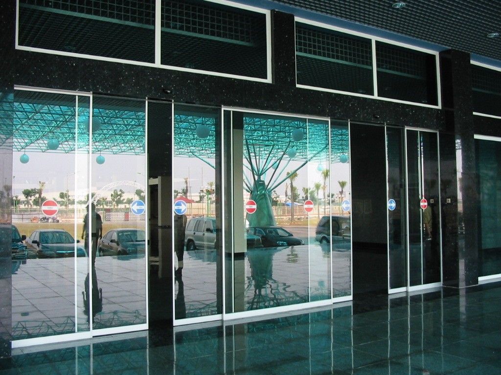 8 mẫu cửa kính tự động cho ngôi nhà bạn