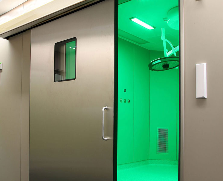 Cửa tự động sử dụng chất liệu chì được lắp đặt trong bệnh viện