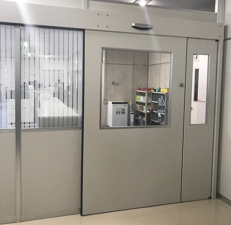 Cửa tự động sử dụng chất liệu chì được lắp đặt trong bệnh viện