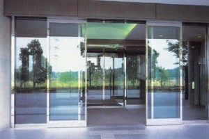 Có nên mua cửa tự động Hàn Quốc và cửa cuốn tự động hay không?