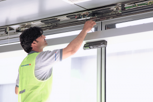 Hướng dẫn cách bảo dưỡng cửa tự động